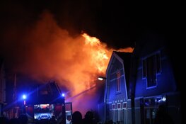 Brandweer uren bezig met grote brand in woning Obdam