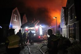 Brandweer uren bezig met grote brand in woning Obdam