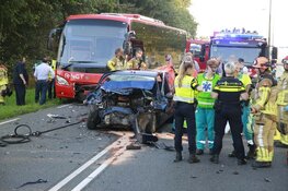 Automobilist overleden bij botsing met lijnbus in Oudendijk