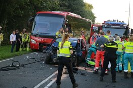 Automobilist overleden bij botsing met lijnbus in Oudendijk