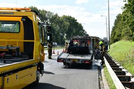 Auto met oplegger in brand op A7