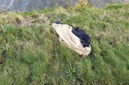 Auto op de kop in het water bij De Goorn: bestuurster gered door omstanders