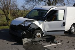 Gewonde bij frontale botsing in Spierdijk