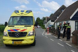 Auto rijdt tegen huis in Berkhout
