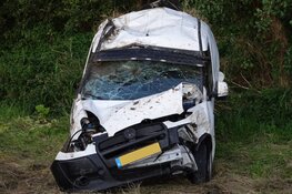 Automobilist over de kop geslagen op A7 bij Avenhorn