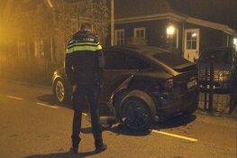 Auto crasht in Spierdijk en komt ondersteboven in sloot terecht