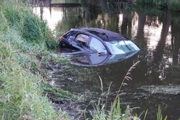 Auto te water in Berkhout na 'uitwijkmanoeuvre'