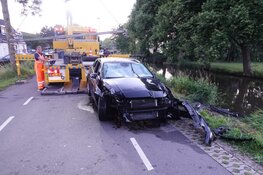 Auto te water in Berkhout na 'uitwijkmanoeuvre'