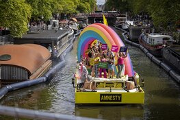 Canal Parade Pride Amsterdam in volle gang (fotoalbum)