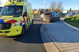 Botsing met schade op rotonde in Obdam