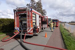 Schoorsteenbrand bij woning in Ursem