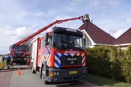 Schoorsteenbrand bij woning in Ursem