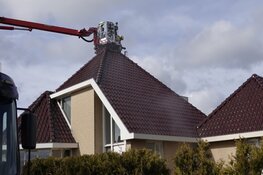 Schoorsteenbrand bij woning in Ursem