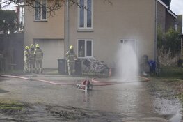 Schoorsteenbrand bij woning in Ursem