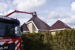 Schoorsteenbrand bij woning in Ursem